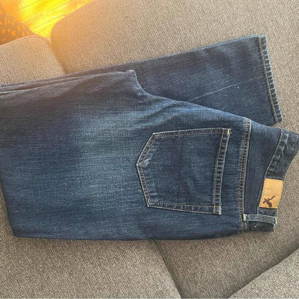 Women’s loose fitting American Eagle jeans size 28